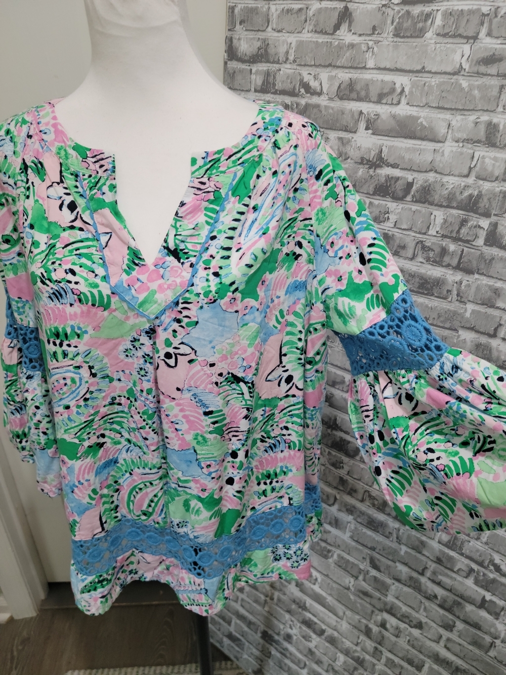 crown & ivy Boho Pastel Floral Crochet-Trim Tunic in Pink Green Blue Womens Sz L